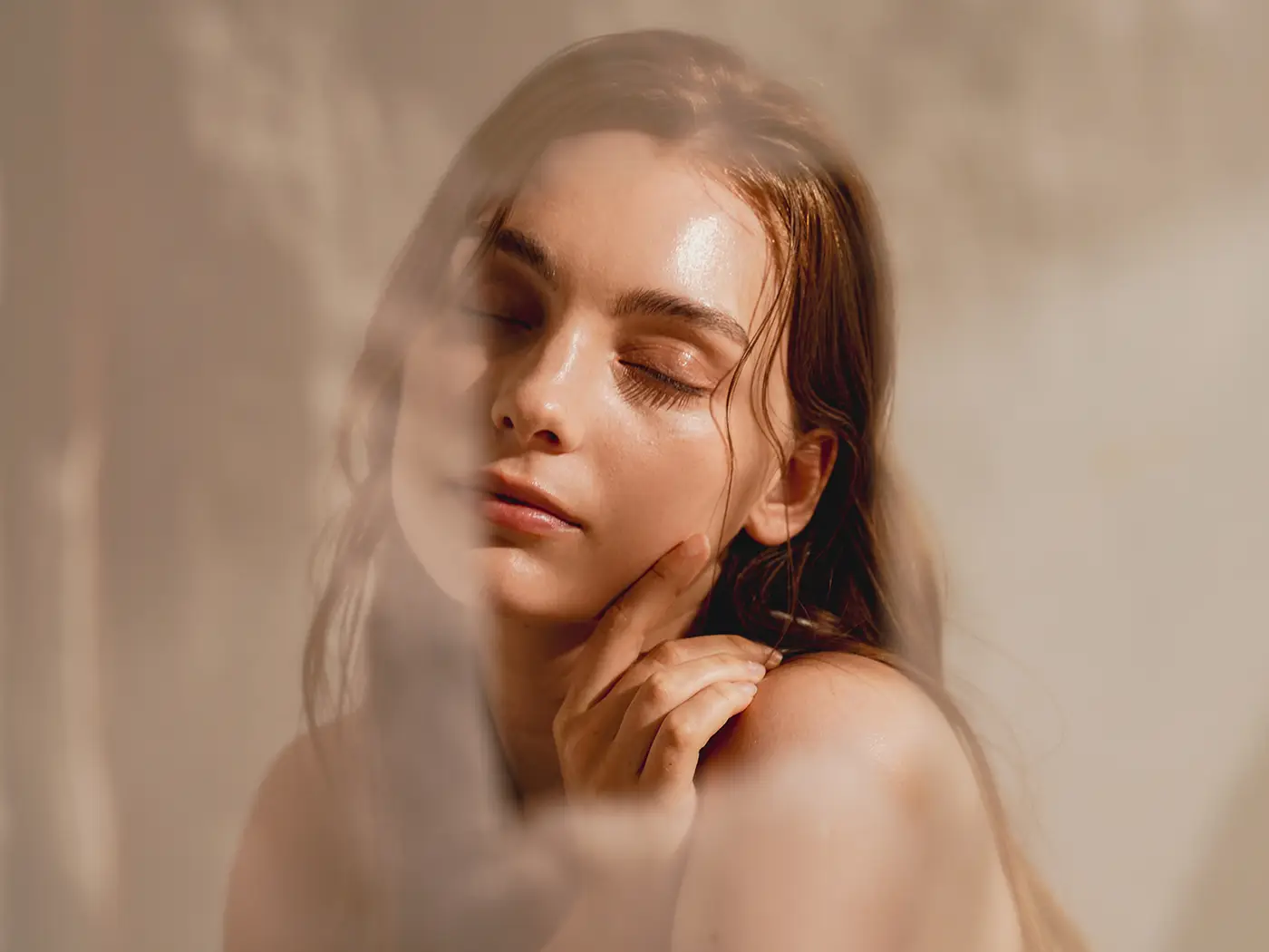 Kvinne hudbehandling SkinVive by Juvéderm