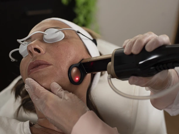 Behandling med Alma Hybrid laser