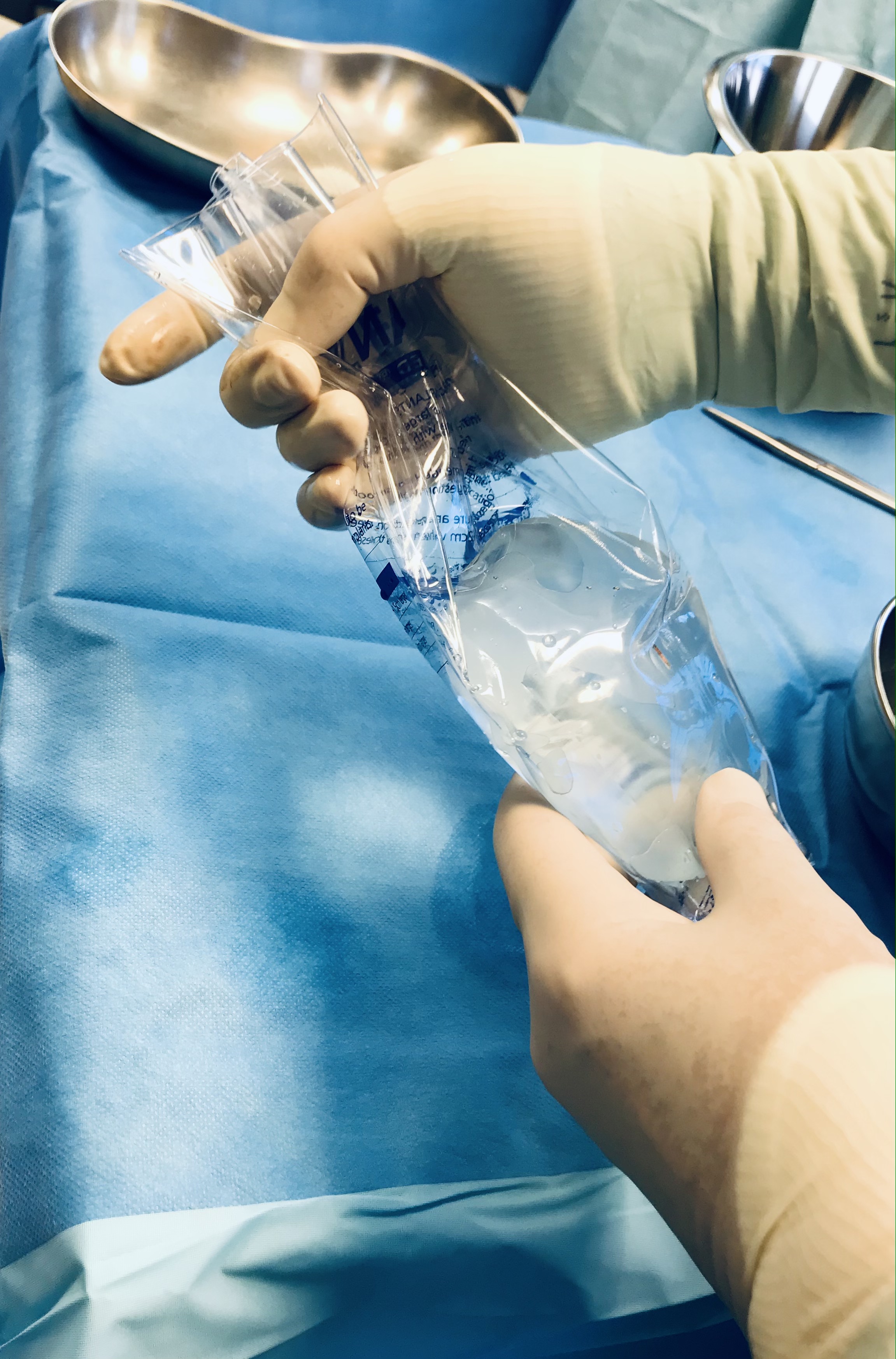 Keller Funnel er en traktformet spesialdesignet pose som fungerer som et leveringsystem for innsetting av ulike silikonproteser.